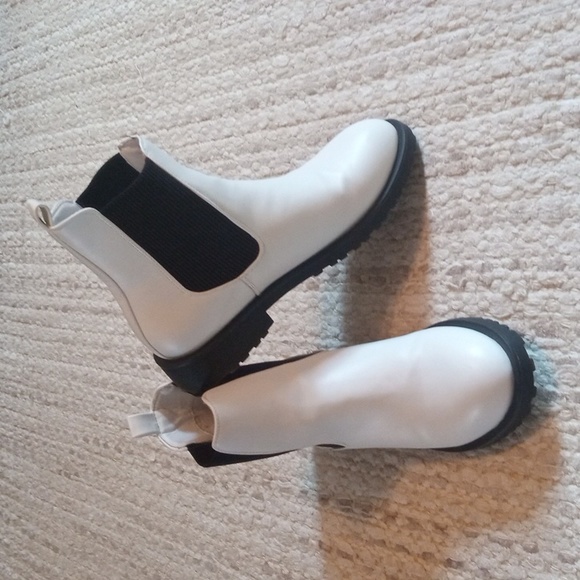 Altar'd State Shoes - Women's boot altar'd State 7.5 white and black